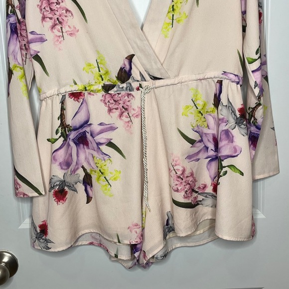 L'Atiste Medium Long Sleeve Floral Print Romper V-neck Open Back - Picture 3 of 8